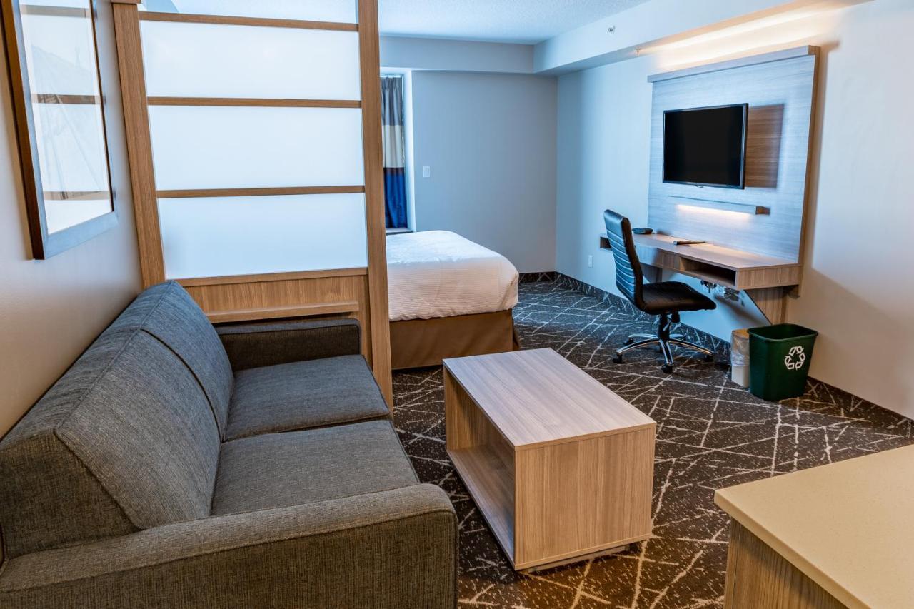 Microtel Inn & Suites By Wyndham Lloydminster Exterior foto